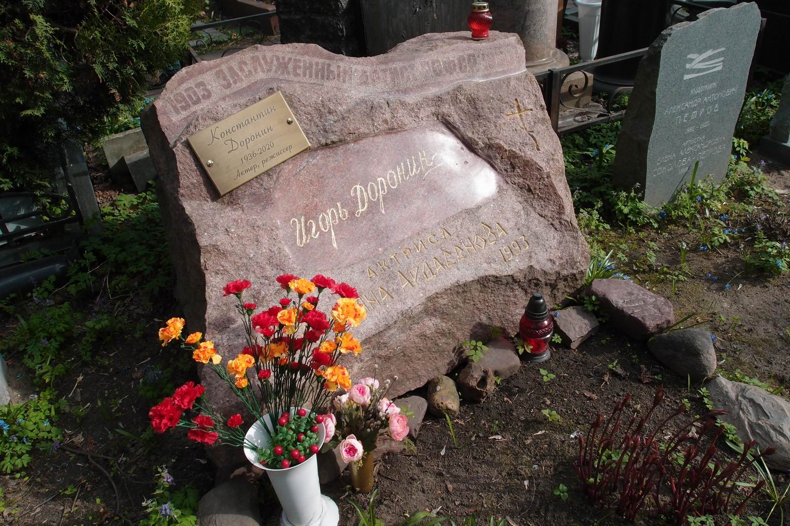 Памятник на могиле Доронина И.М. (1903–1950), на Новодевичьем кладбище (2–11–16).
