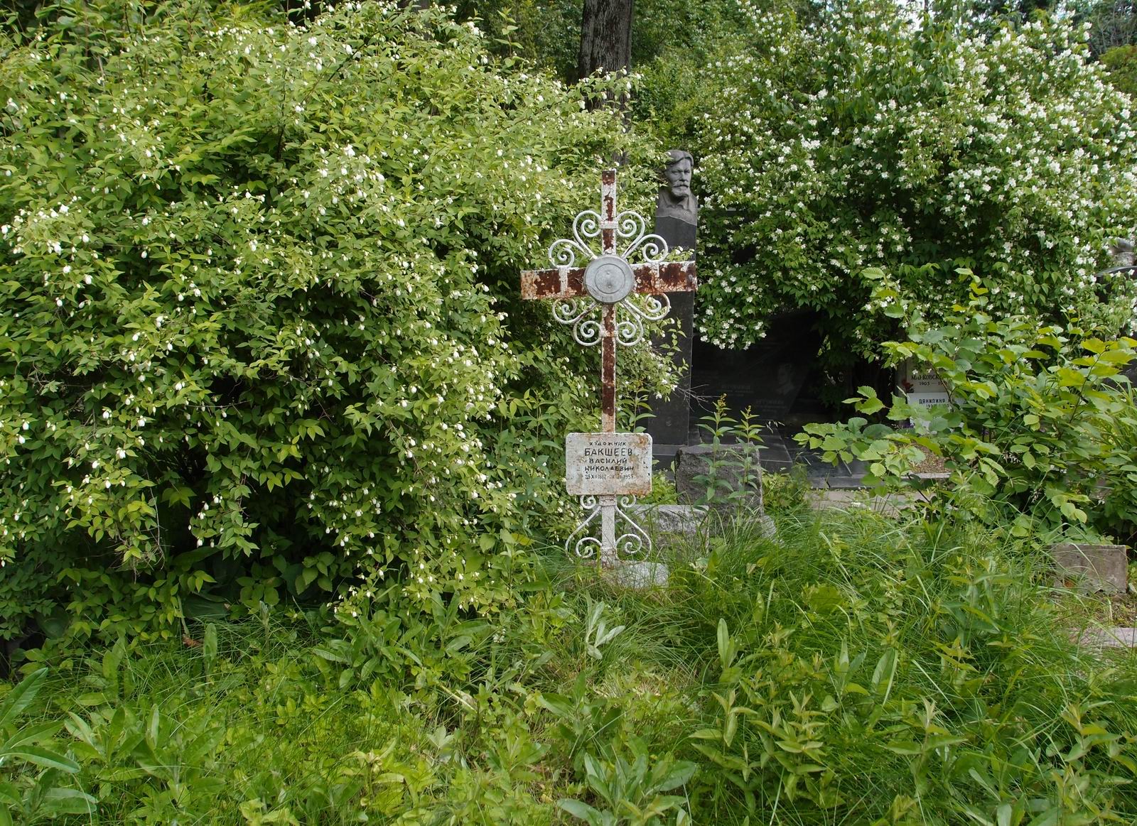 Памятник на могиле Бакшеева В.Н. (1862–1958), на Новодевичьем кладбище (3–58–3).