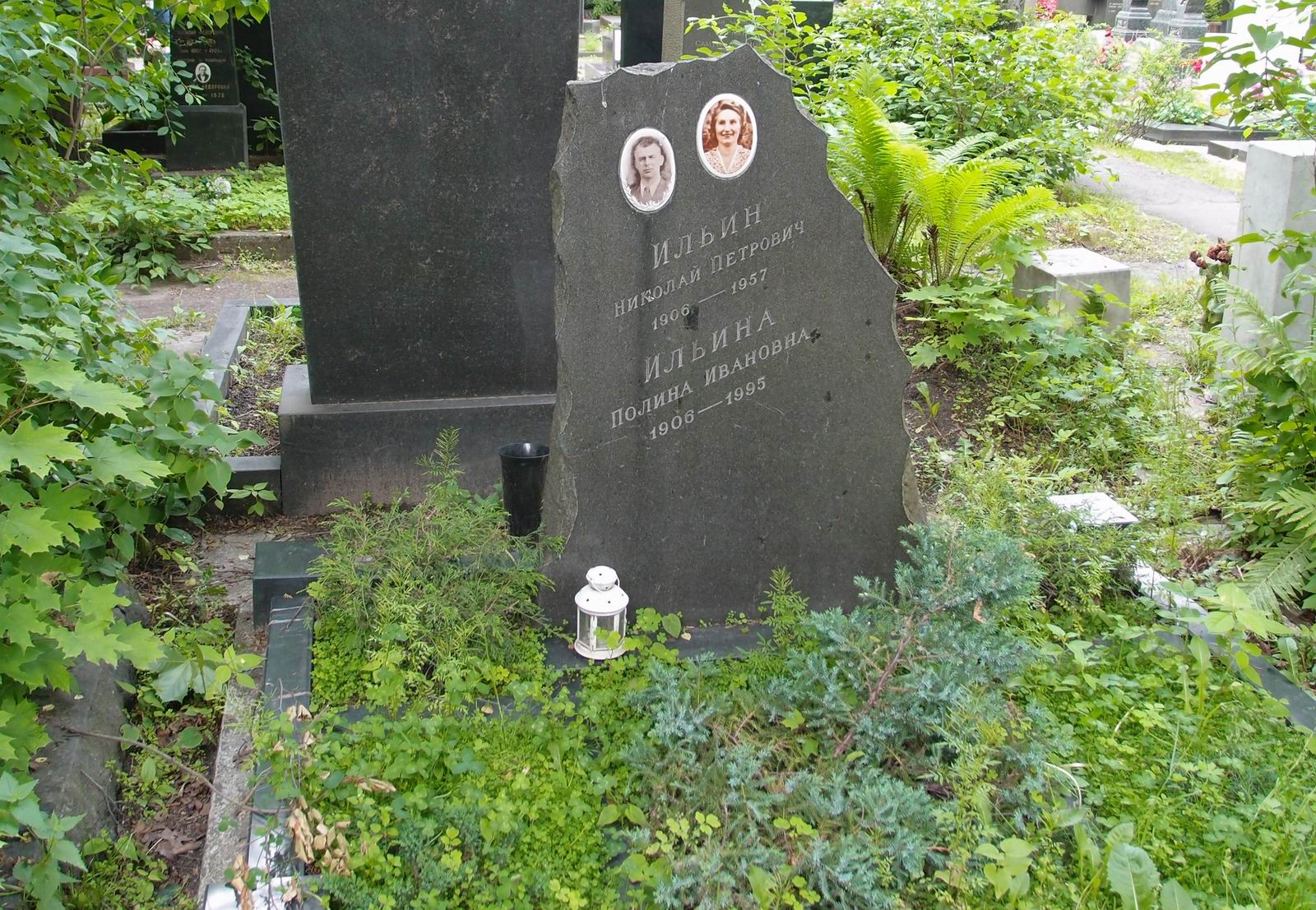 Памятник на могиле Ильина Н.П. (1906–1957), на Новодевичьем кладбище (3–53–11).