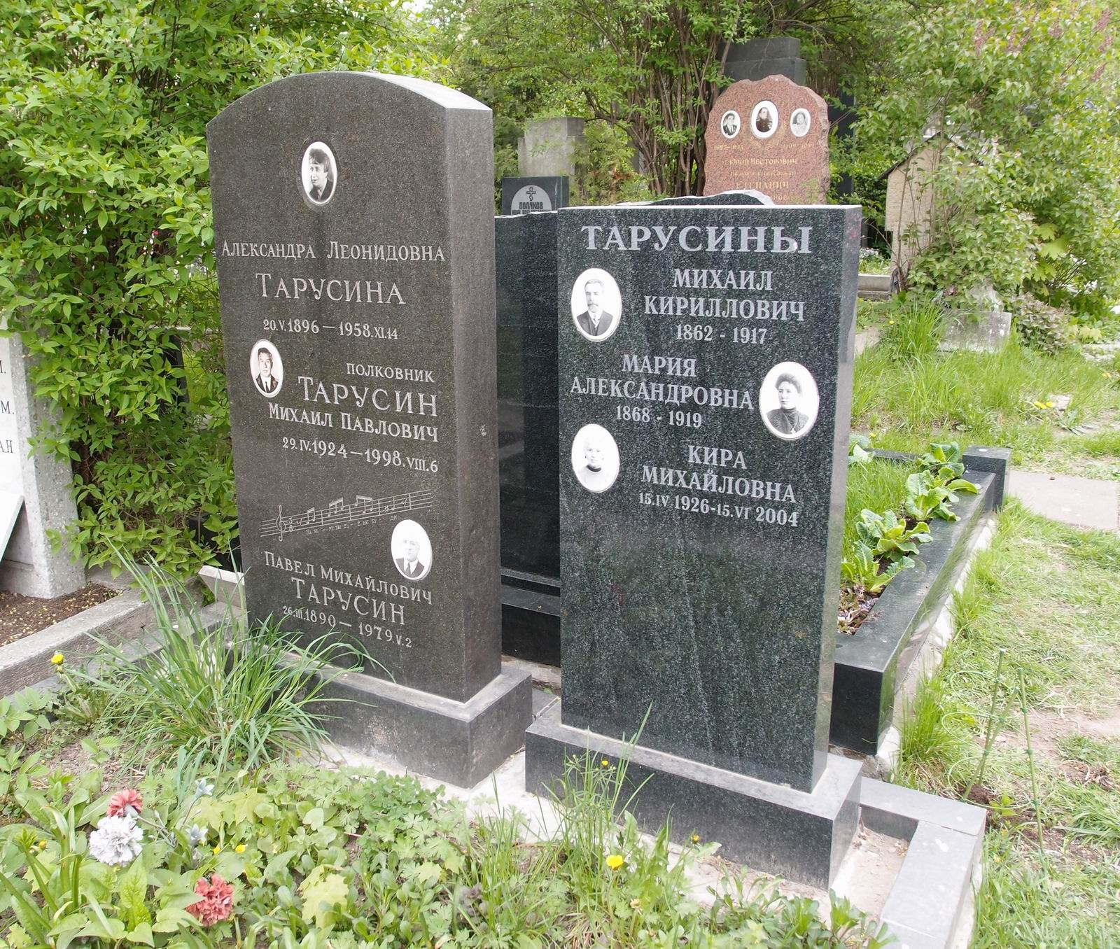 Памятник на могиле Тарусина М.К. (1862–1917), на Новодевичьем кладбище (3–56–1).