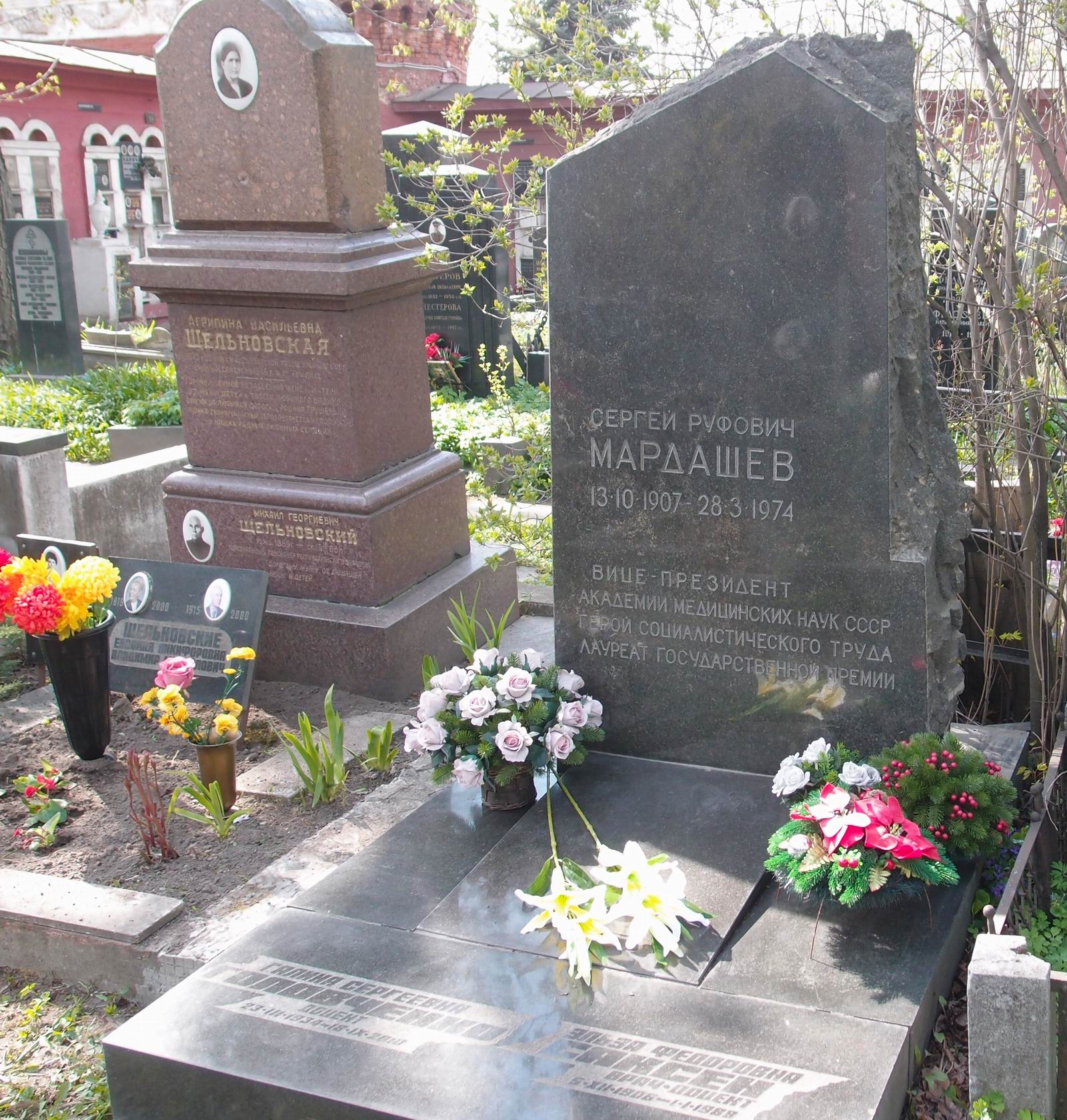 Памятник на могиле Мардашёва С.Р. (1907–1974), на Новодевичьем кладбище (4–56–20).