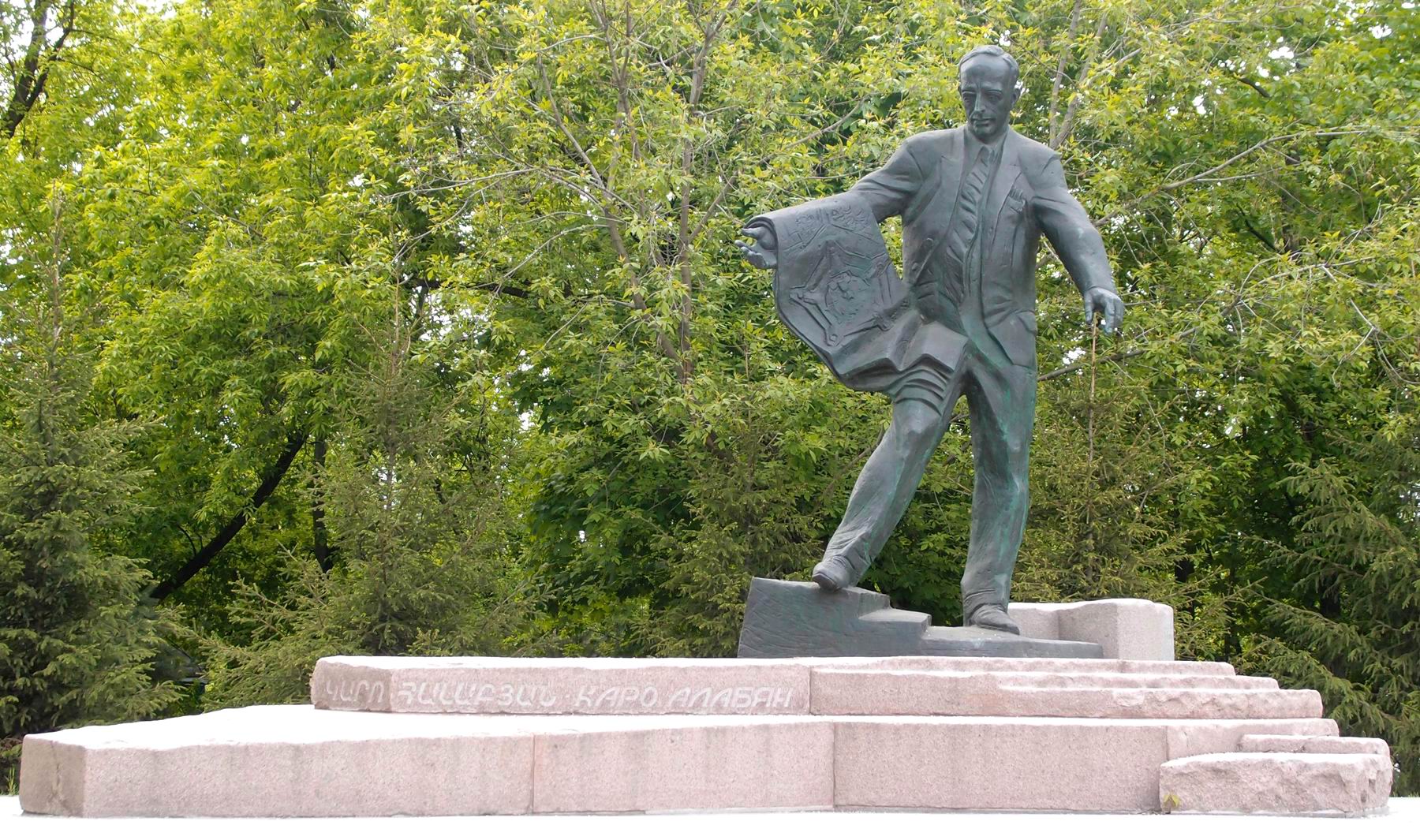 Памятник Алабяну К.С. (1897–1959), ск. Г.Франгулян, худ. М.Обрезков, арх. А.Татевосян, А.Франгулян, К.Даниелян, на улице Алабяна, открыт в апреле 2021.