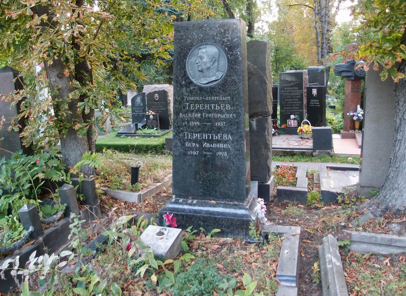 Памятник на могиле Терентьева В.Г. (1899-1957), на Новодевичьем кладбище (5-1-2).