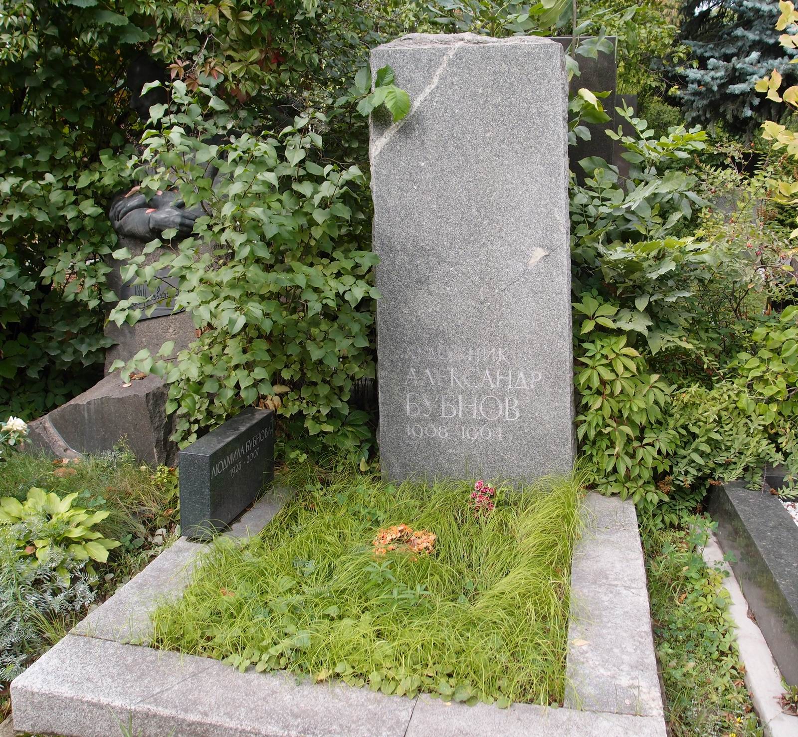 Памятник на могиле Бубнова А.П. (1908–1964), на Новодевичьем кладбище (6–5–8).