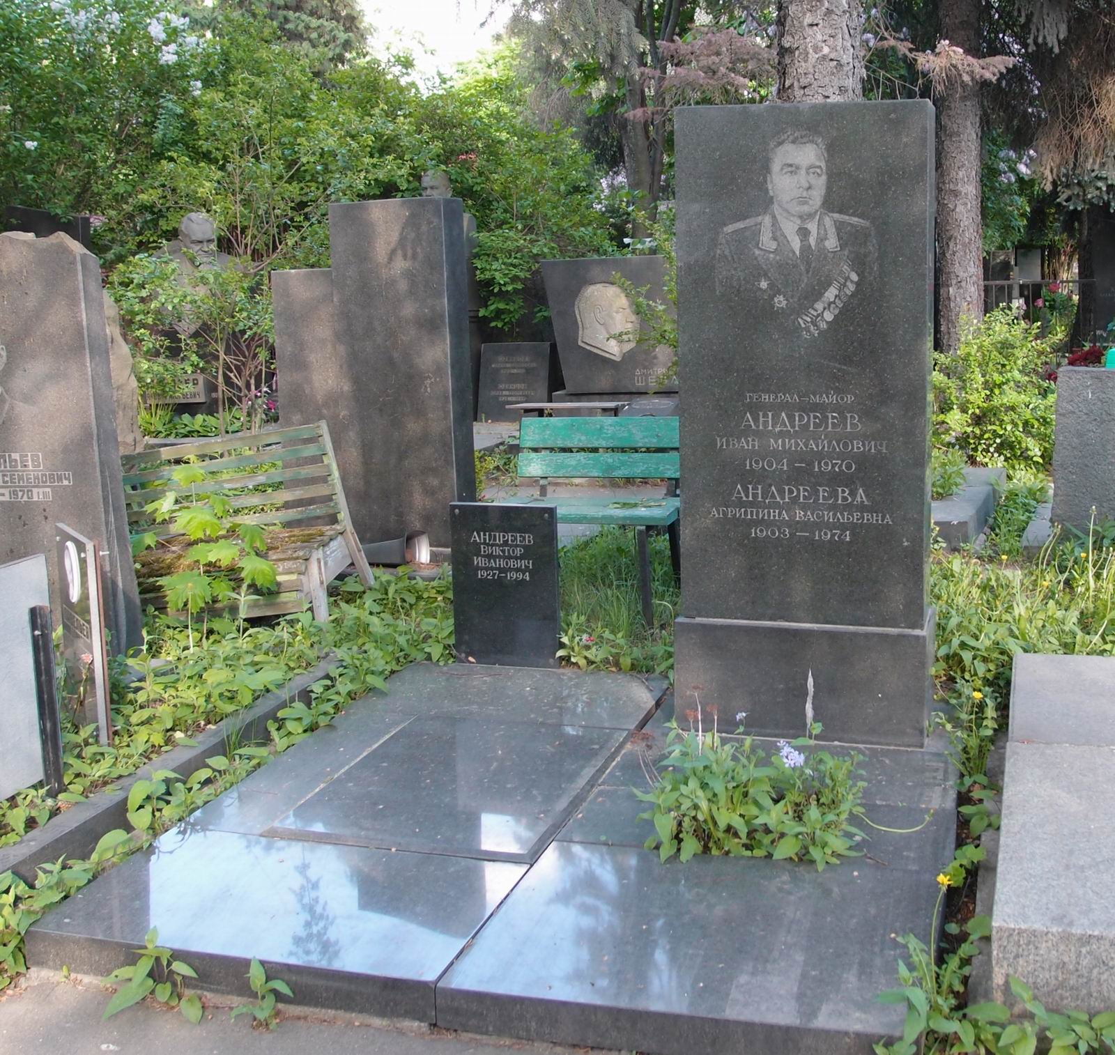 Памятник на могиле Андреева И.М. (1904-1970), на Новодевичьем кладбище (7-12-5).