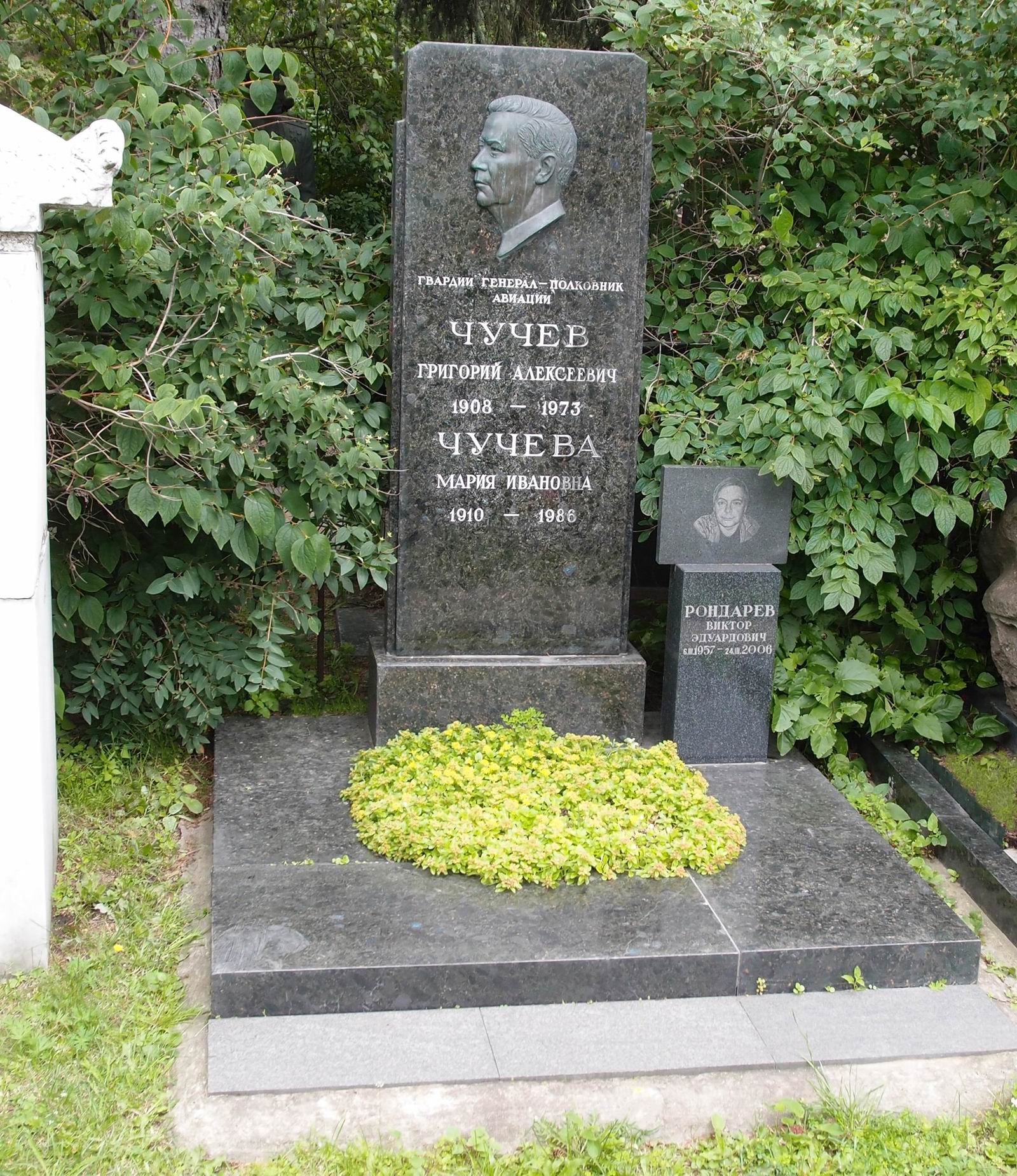 Памятник на могиле Чучева Г.А. (1908-1973), на Новодевичьем кладбище (7-6-21).