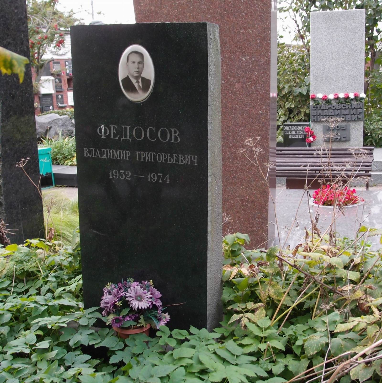 Памятник на могиле Федосова В.Г. (1932-1974), на Новодевичьем кладбище (7-9-18).