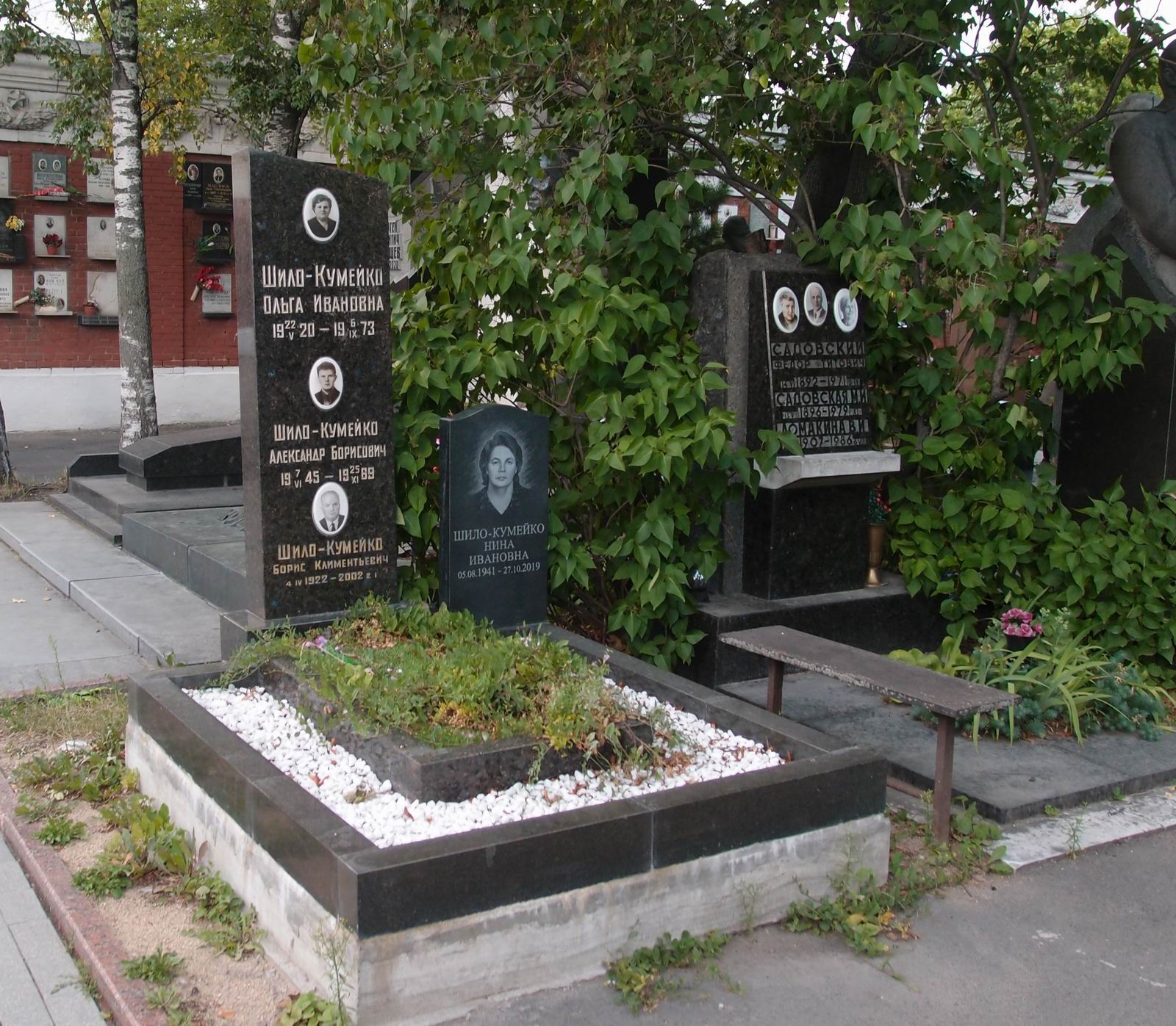 Памятник на могиле Шило-Кумейко О.И. (1920–1973), на Новодевичьем кладбище (7–4–23).