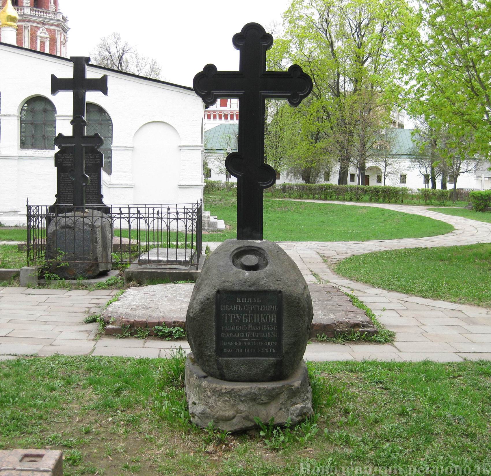 Памятник на могиле Трубецкого И.С. (1843-1874) и Ребиндера С.Н. (1851-1882), в Новодевичьем монастыре.