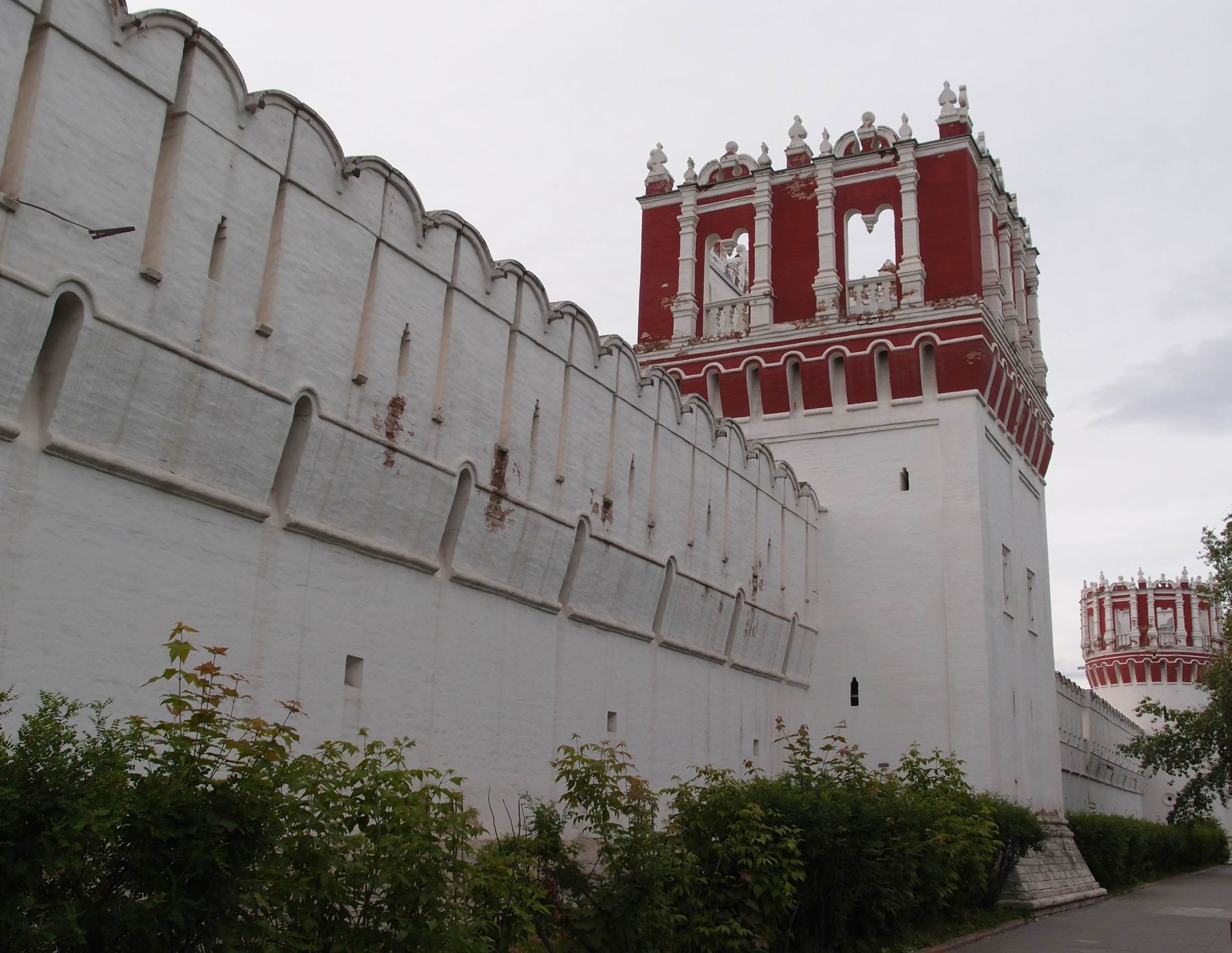 Иосафовская башня, вид с Лужнецкого проезда.