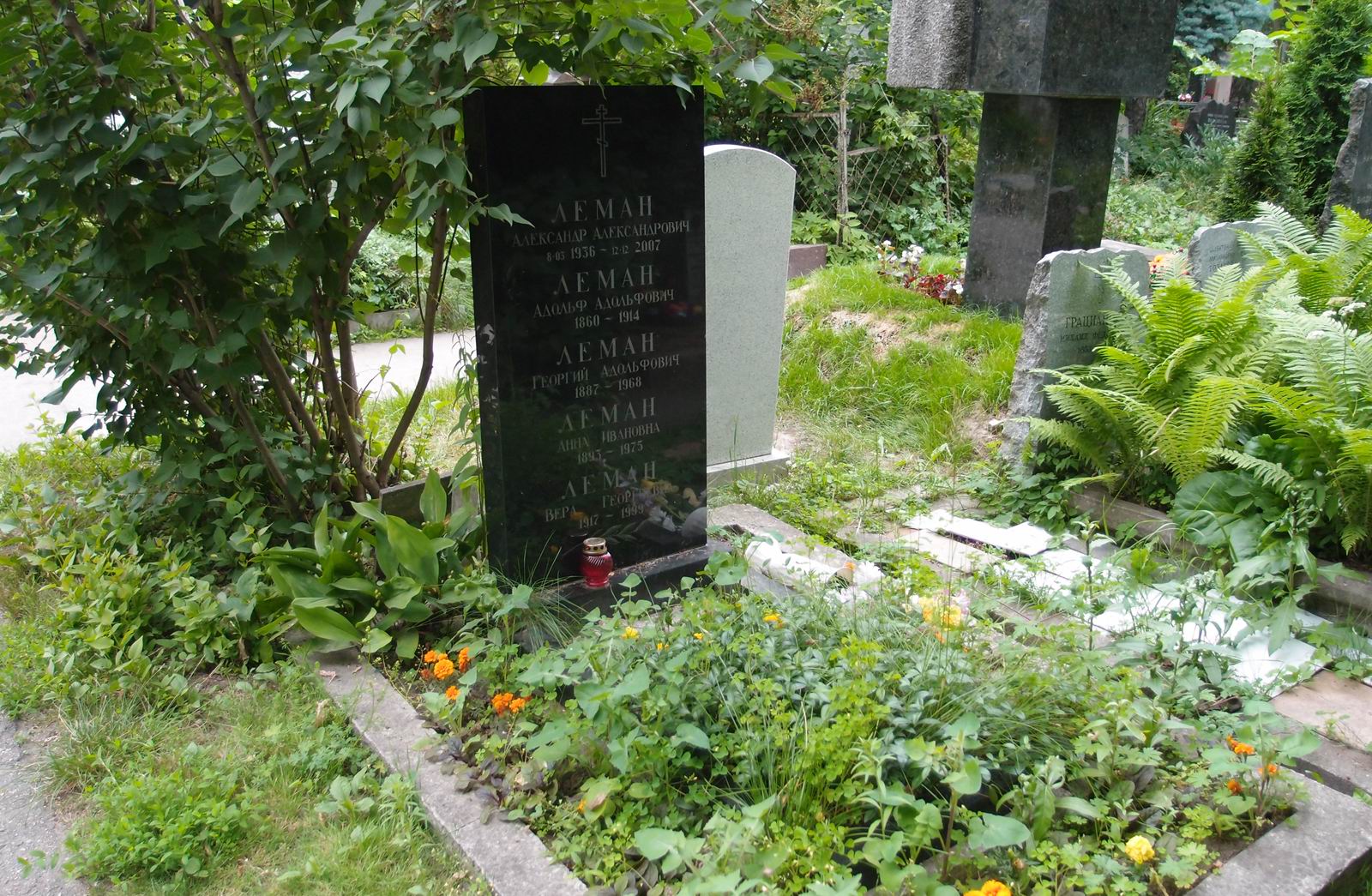 Памятник на могиле Лемана А.А. (1860–1914), на Новодевичьем кладбище (1–4–1).