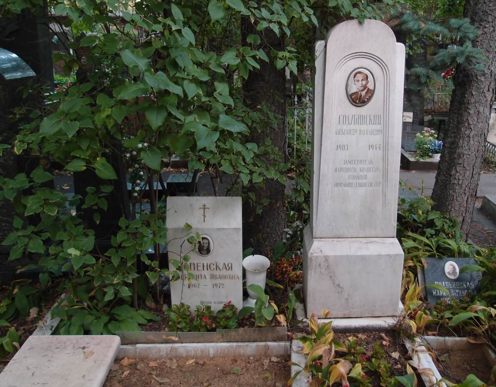 Памятник на могиле Голубинского А.В. (1903–1944), на Новодевичьем кладбище (2–30–17).