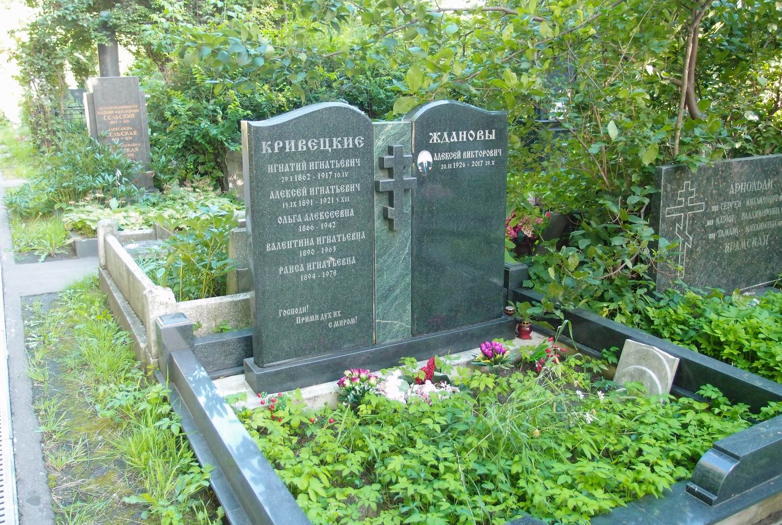 Памятник на могиле Кривецкого И.И. (1862–1917), на Новодевичьем кладбище (4–37–1).