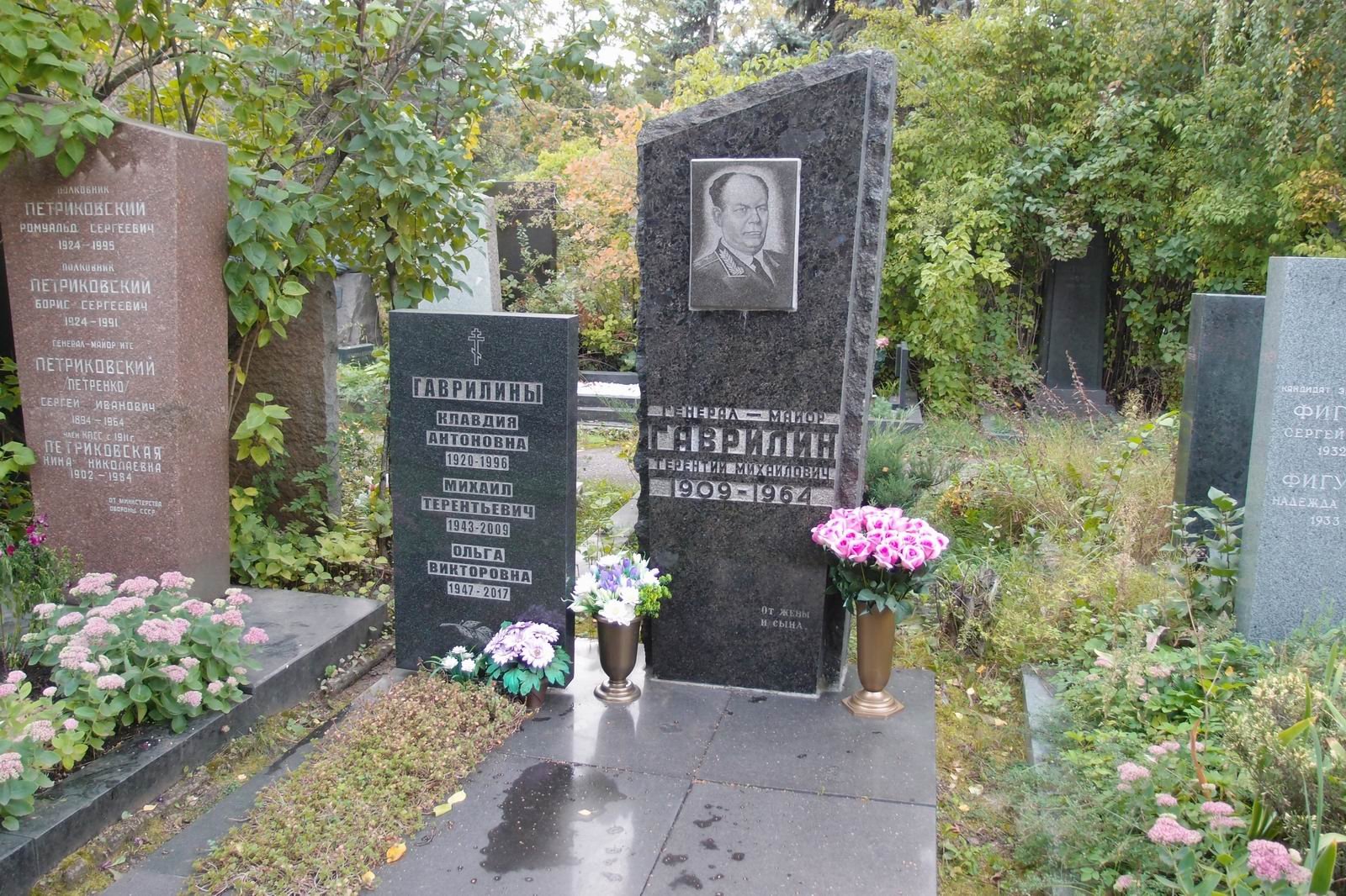 Памятник на могиле Гаврилина Т.М. (1909–1964), на Новодевичьем кладбище (6–3–6).