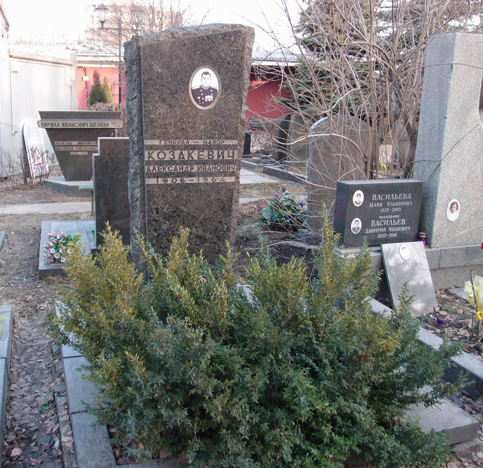 Памятник на могиле Козакевича А.И. (1906–1964), на Новодевичьем кладбище (6–4–4).