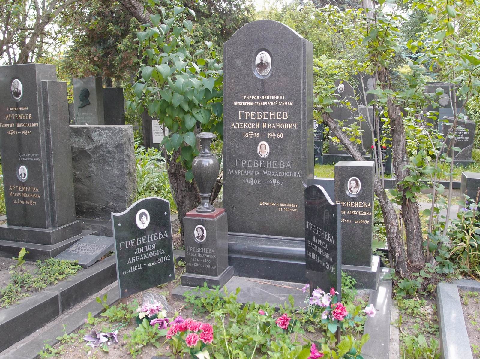 Памятник на могиле Гребенева А.И. (1898–1960), на Новодевичьем кладбище (8–3–3).