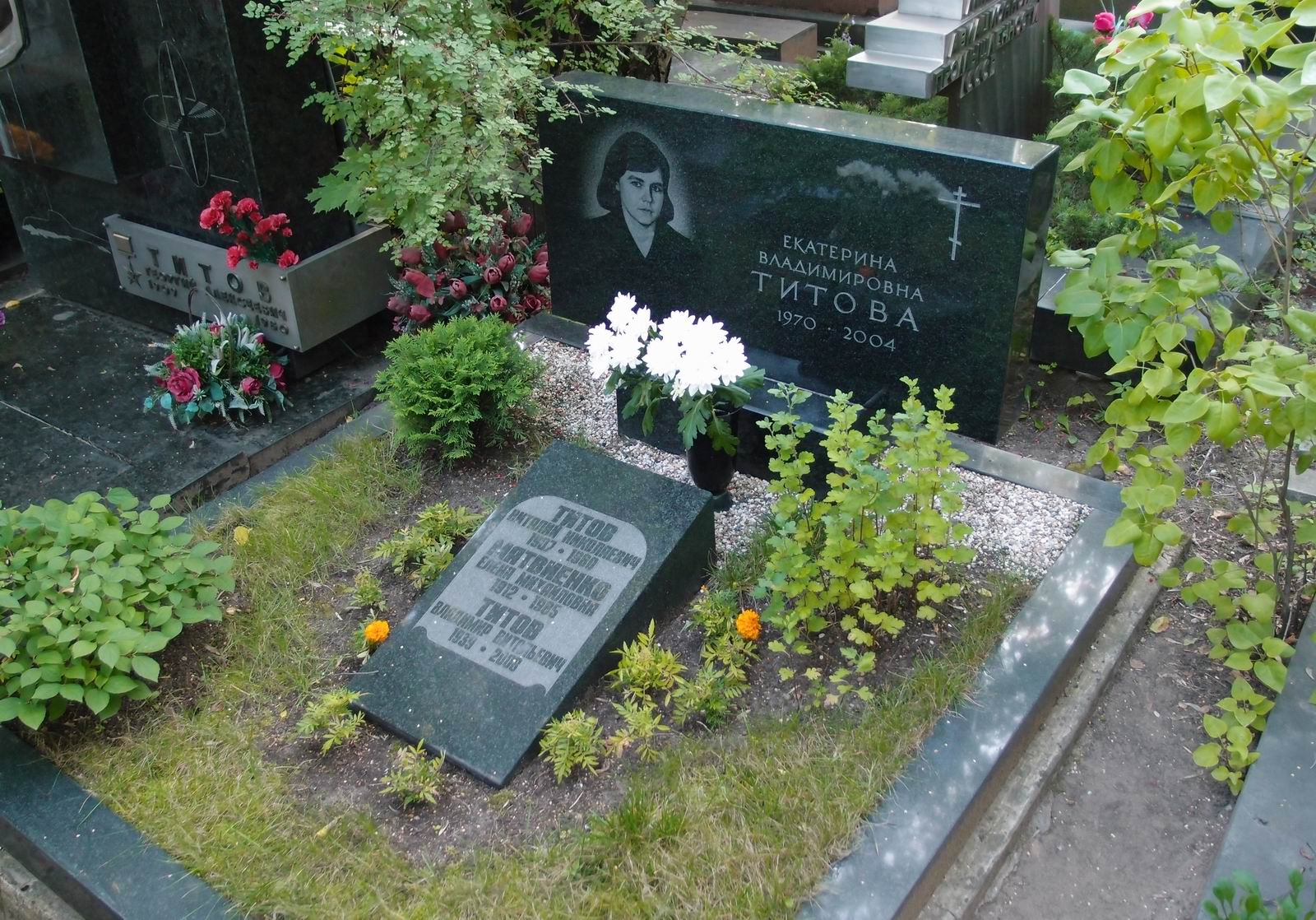 Памятник на могиле Титова В.Н. (1907–1980), на Новодевичьем кладбище (9–6–4).